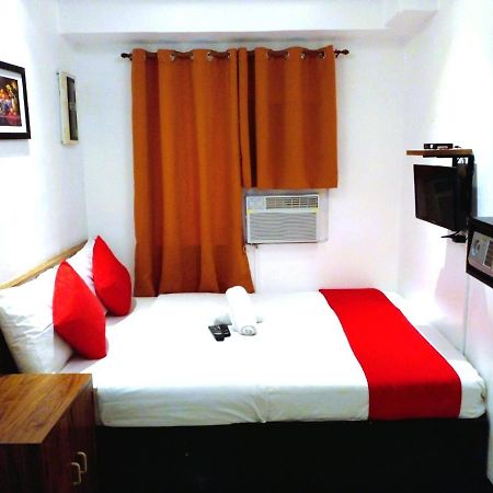 Makati Poblacion Hotel Mandaluyong Esterno foto