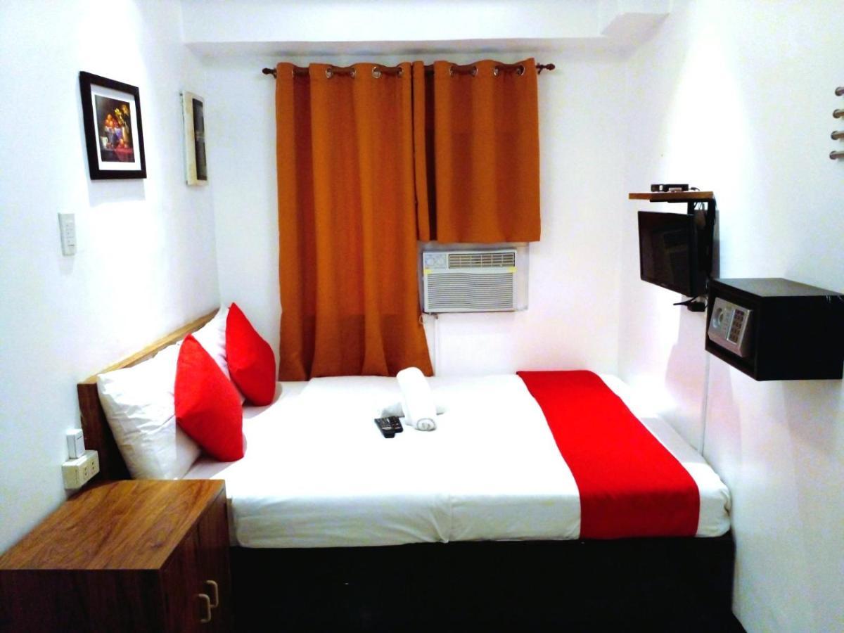 Makati Poblacion Hotel Mandaluyong Esterno foto