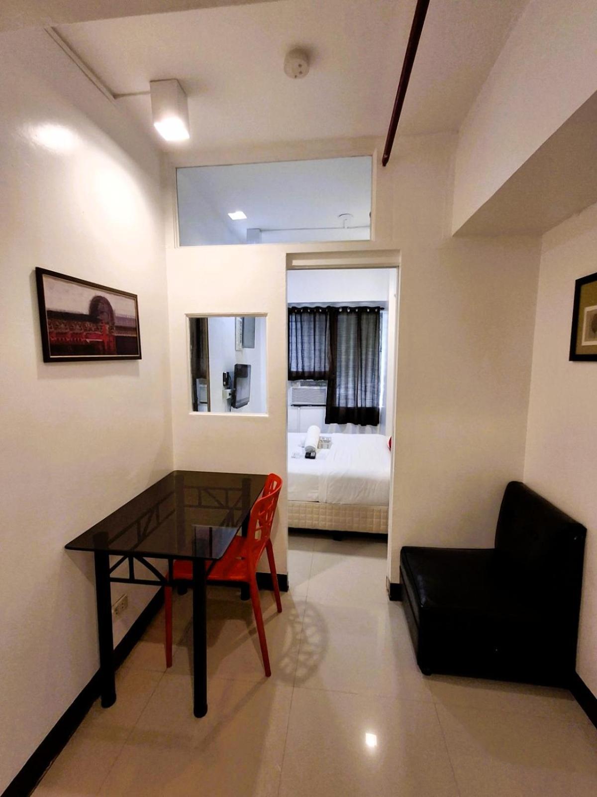Makati Poblacion Hotel Mandaluyong Esterno foto
