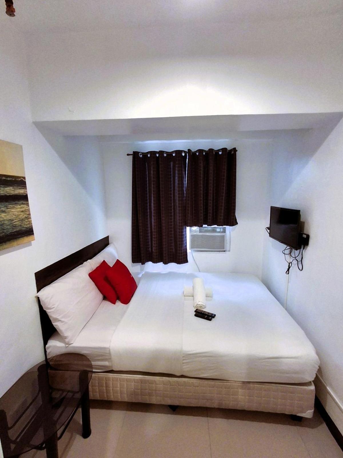 Makati Poblacion Hotel Mandaluyong Esterno foto