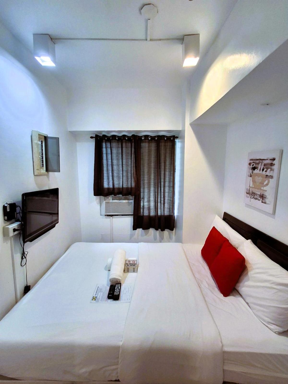Makati Poblacion Hotel Mandaluyong Esterno foto